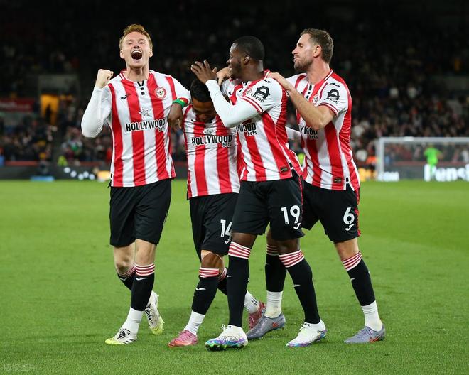 上港未来门将候选曝光，或非颜骏凌陈威