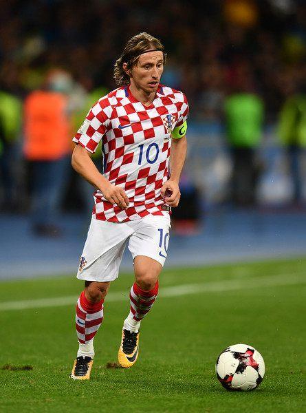 伯恩茅斯晒塞门约告别海报：他以创纪录的转会费加盟曼城