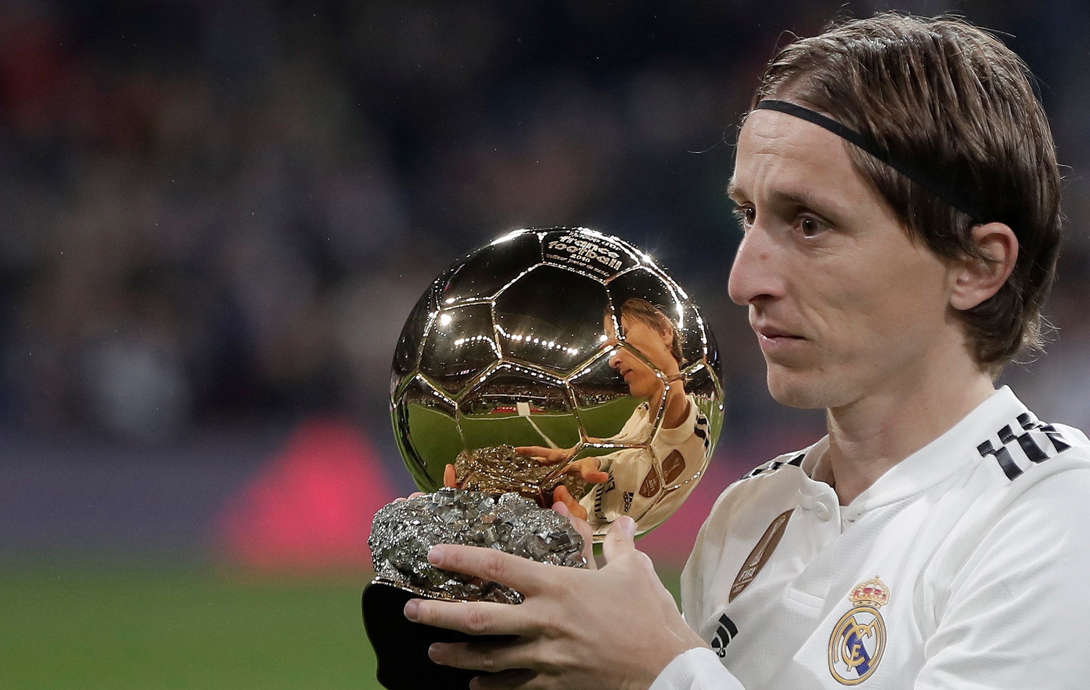 火箭队4号位陷入低迷，卡佩拉失去轮换位置，交易太阳成明智之选