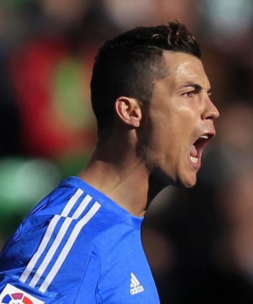 综合体育明星运动员动态 赛场表现与状态追踪