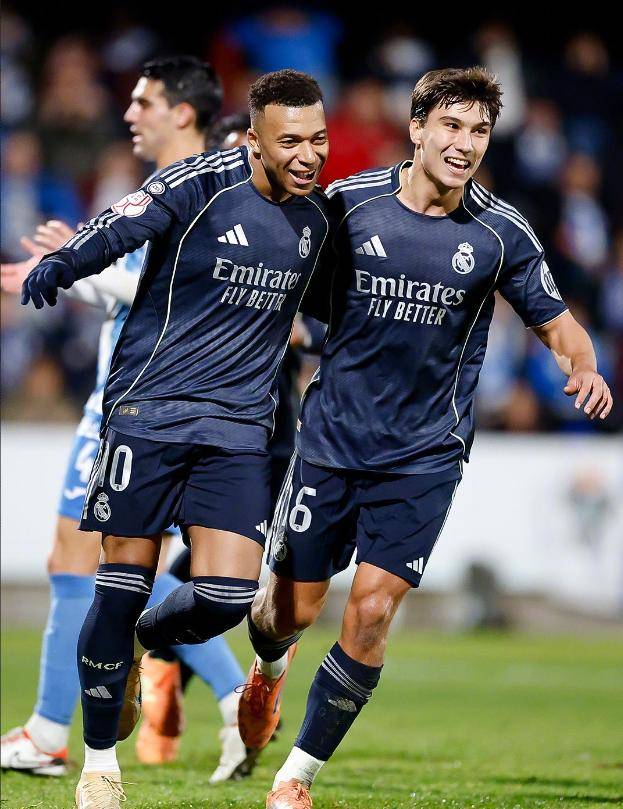 胡金秋16+6 北京单节7分遭广厦双杀